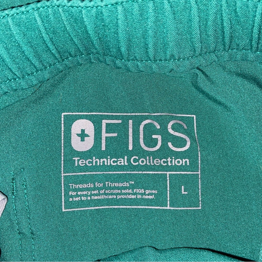 Large Hunter Green Figs Tops (2) and Pants (3) - Picture 3 of 4